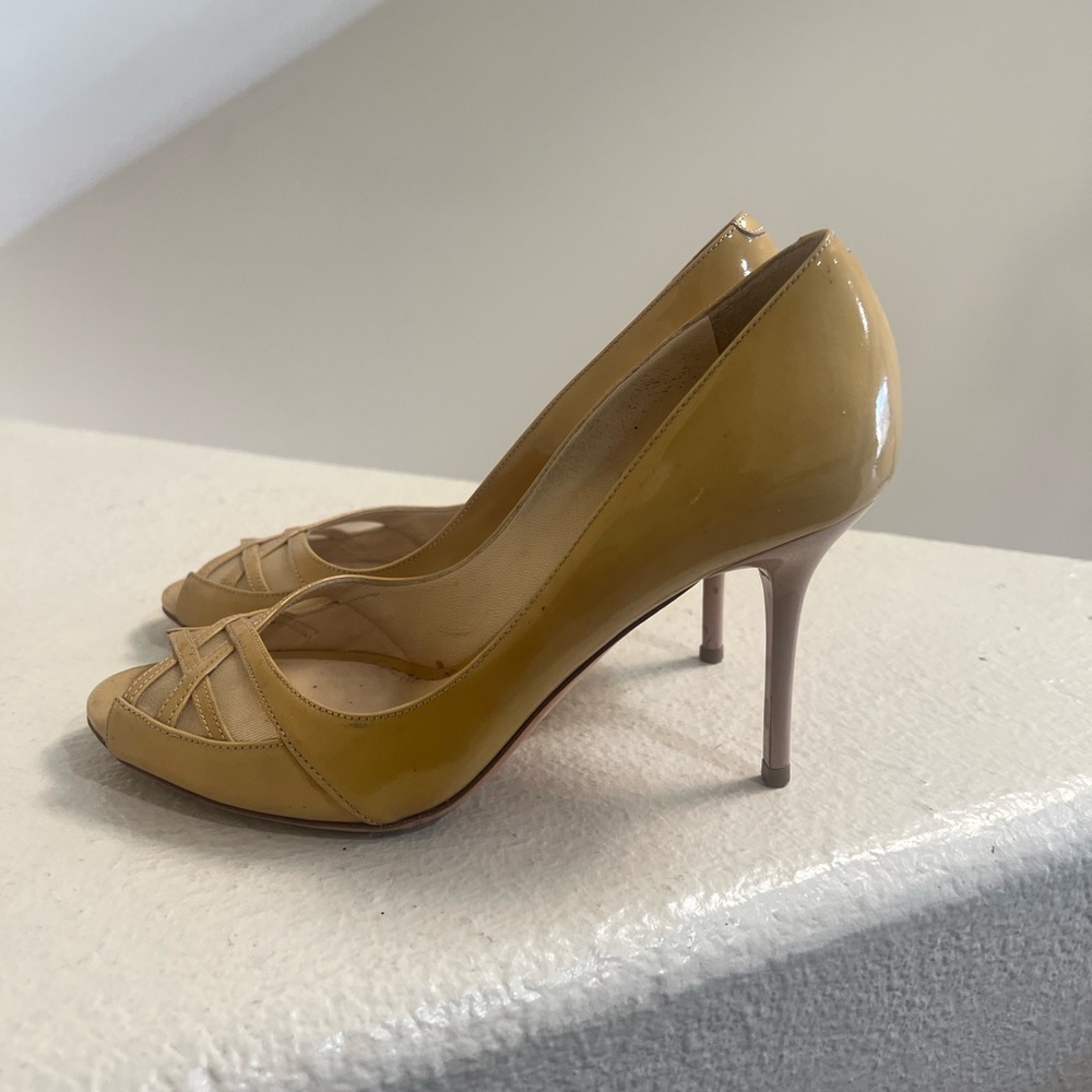 Jimmy Choo Maven Beige Tan Patent Mesh Crisscross Peep Toe Pumps size 5‎